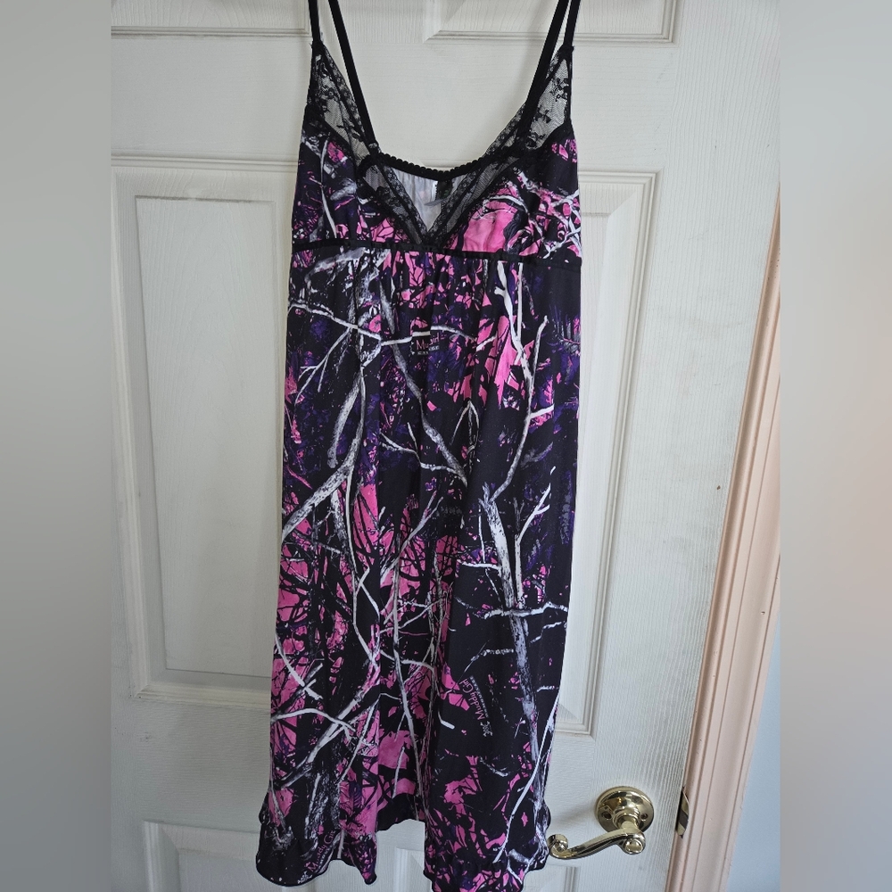 Women’s Pink & Black Lace-Trim Nightdress